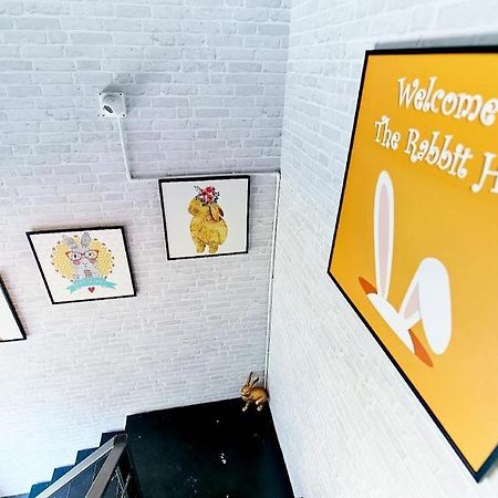 The Rabbit'S Hole Hostel Bangkok Exterior photo
