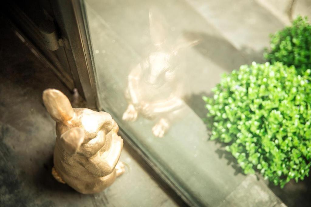 The Rabbit'S Hole Hostel Bangkok Exterior photo