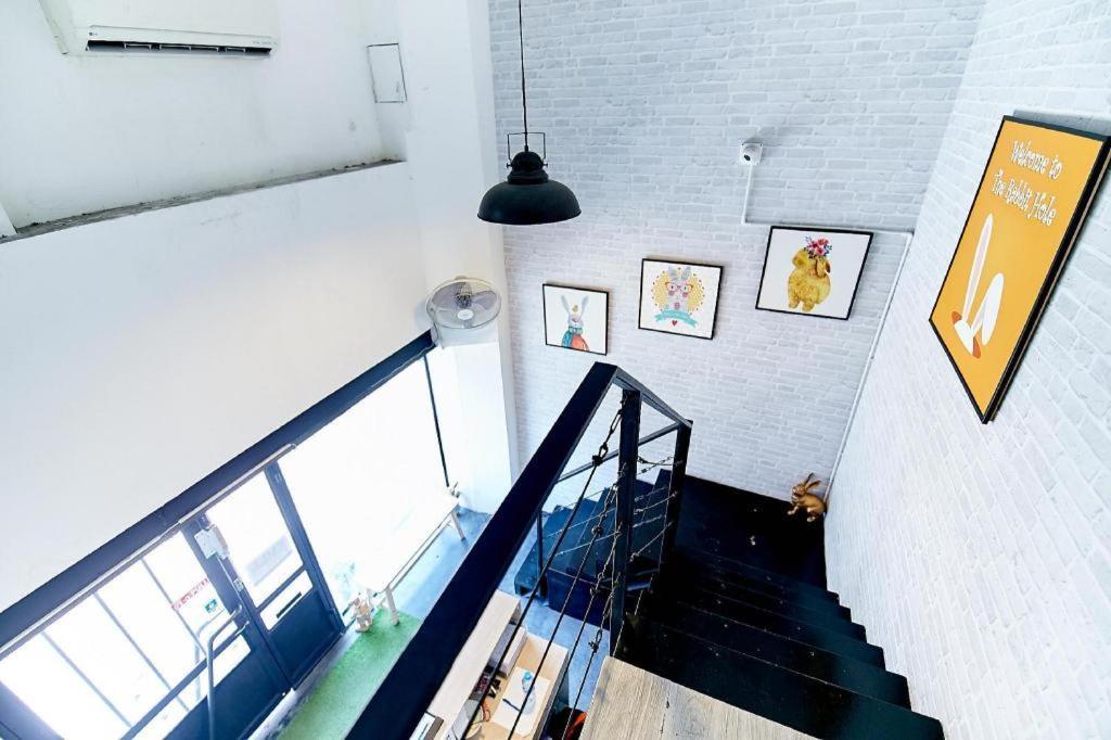 The Rabbit'S Hole Hostel Bangkok Exterior photo