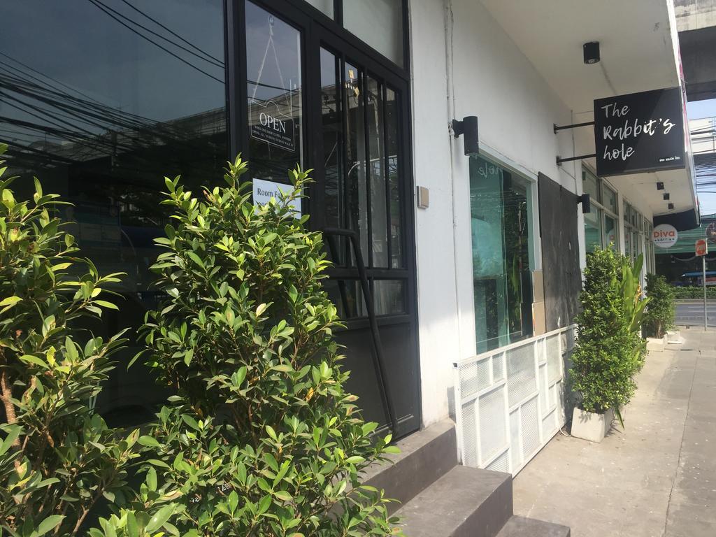 The Rabbit'S Hole Hostel Bangkok Exterior photo