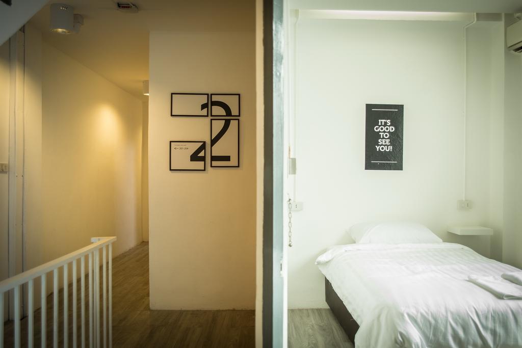 The Rabbit'S Hole Hostel Bangkok Exterior photo